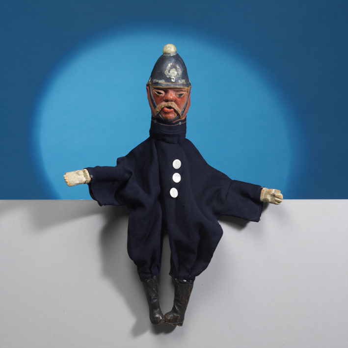 Poppenkastpop politieagent